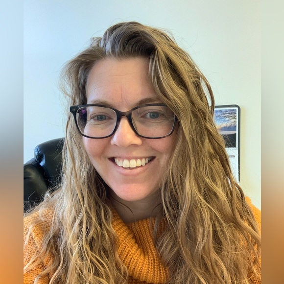 Meet your Posher, Alison - Picture 1 of 1